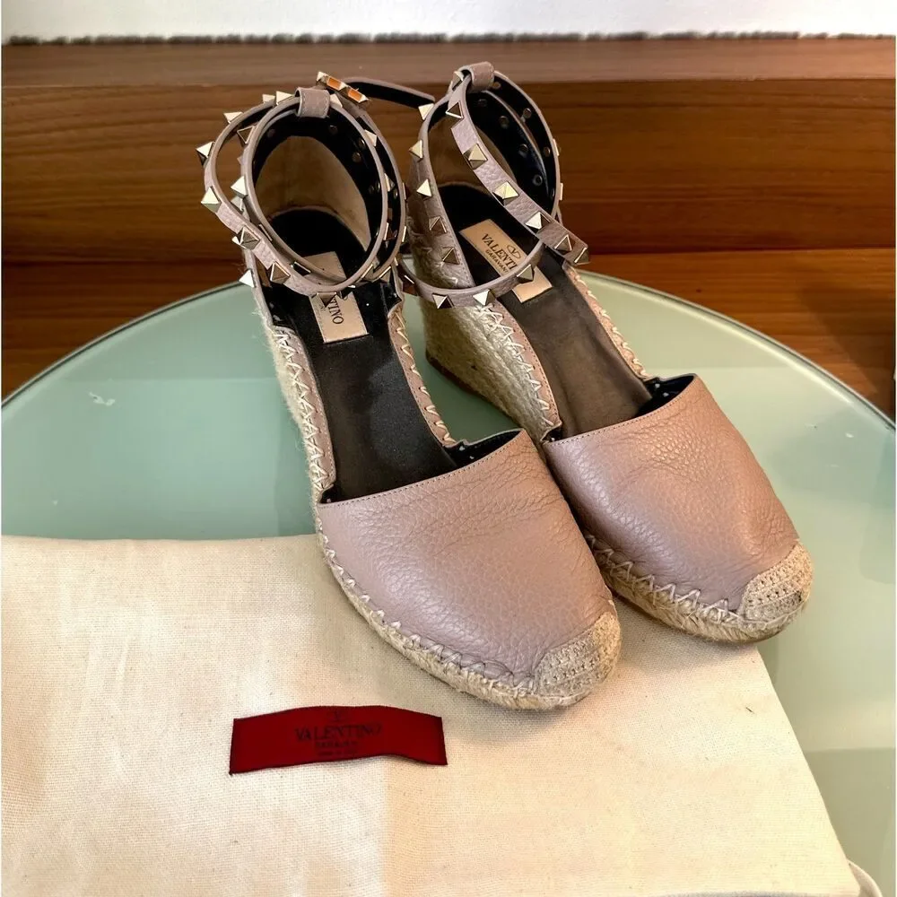 Valentino Garavani Rockstud Wedge Espadrilles in Nude – Size 37 – Authentic